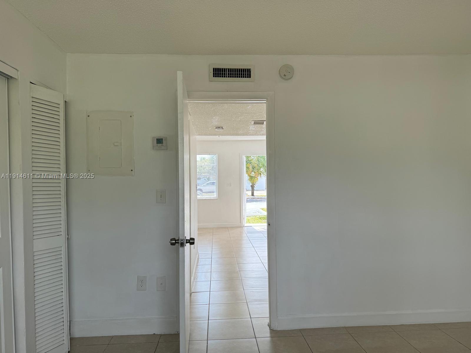 HOLLYWOOD LITTLE RANCHES - Residential Lease