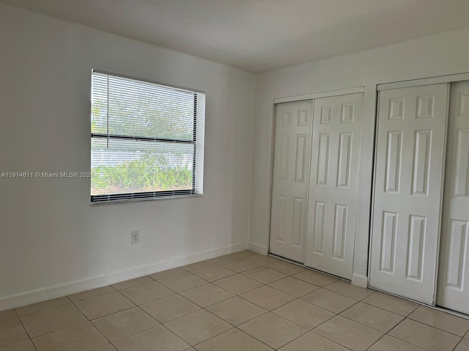 HOLLYWOOD LITTLE RANCHES - Residential Lease