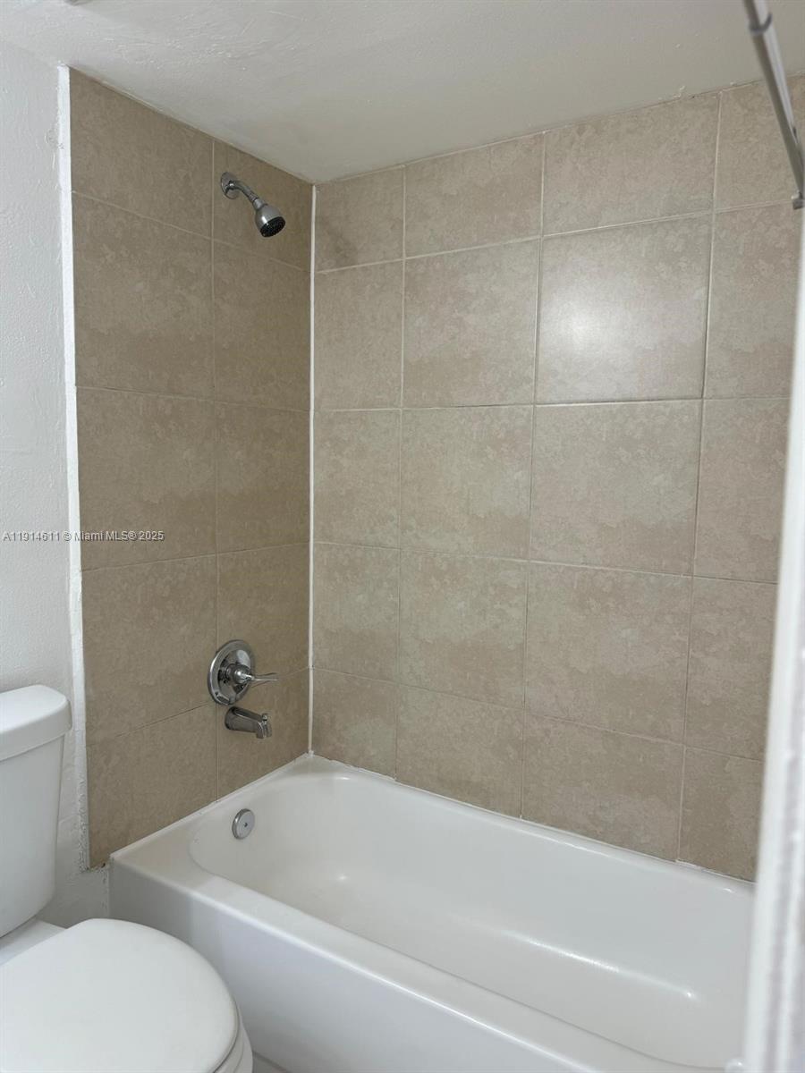 HOLLYWOOD LITTLE RANCHES - Residential Lease