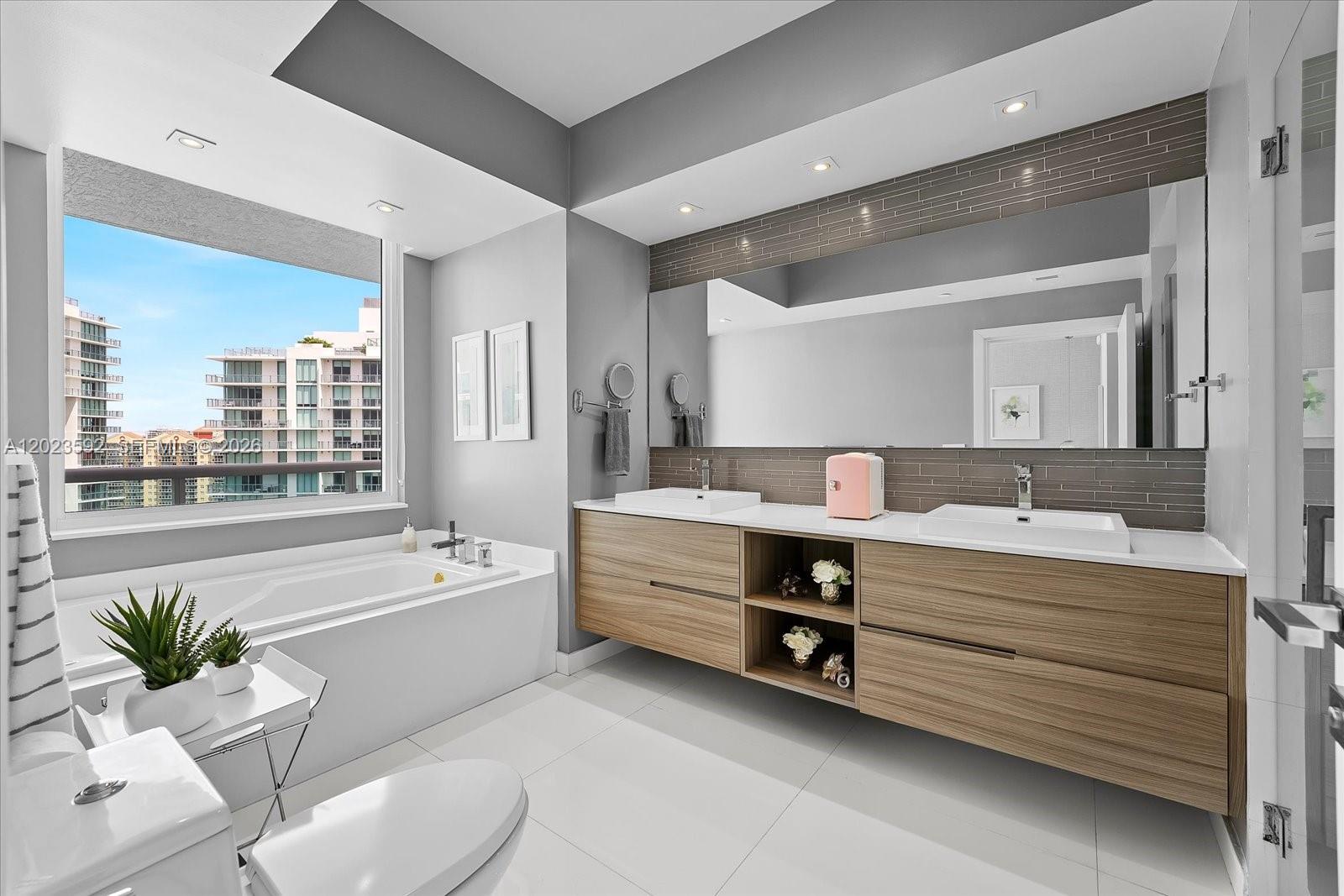 OCEANIA V CONDO - Residential