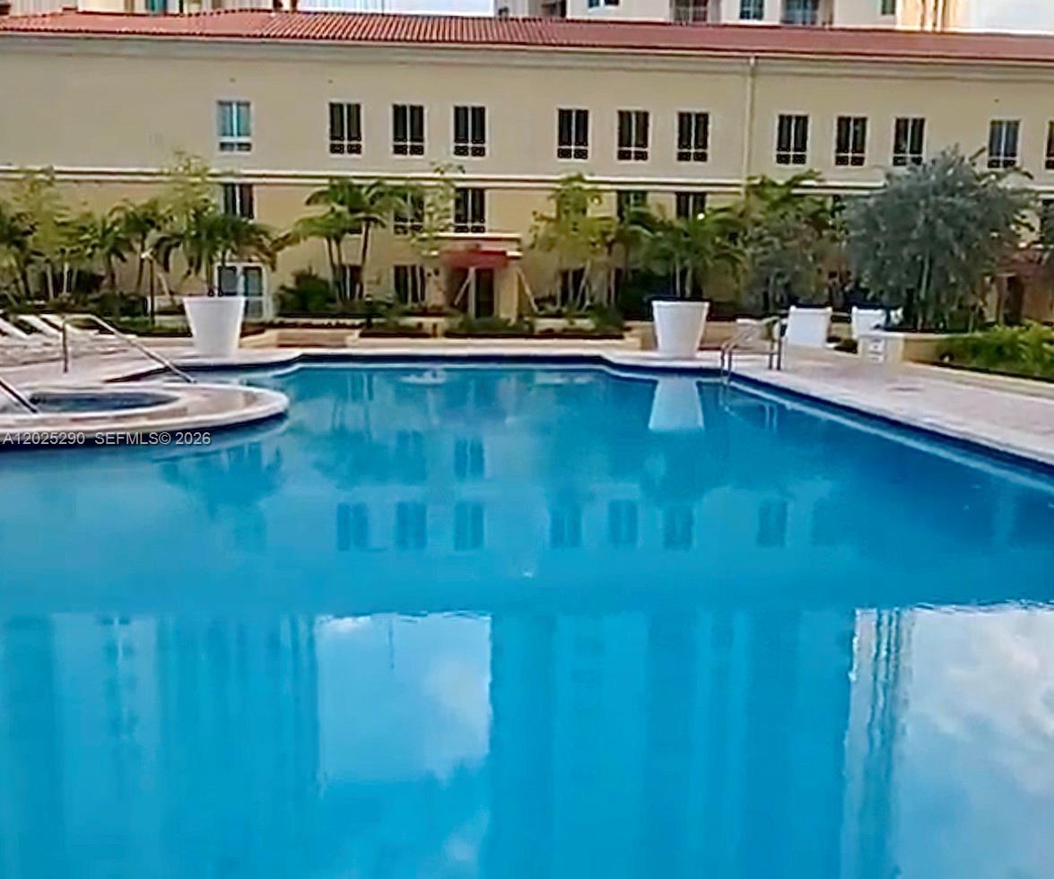 TOSCANO CONDO - Residential