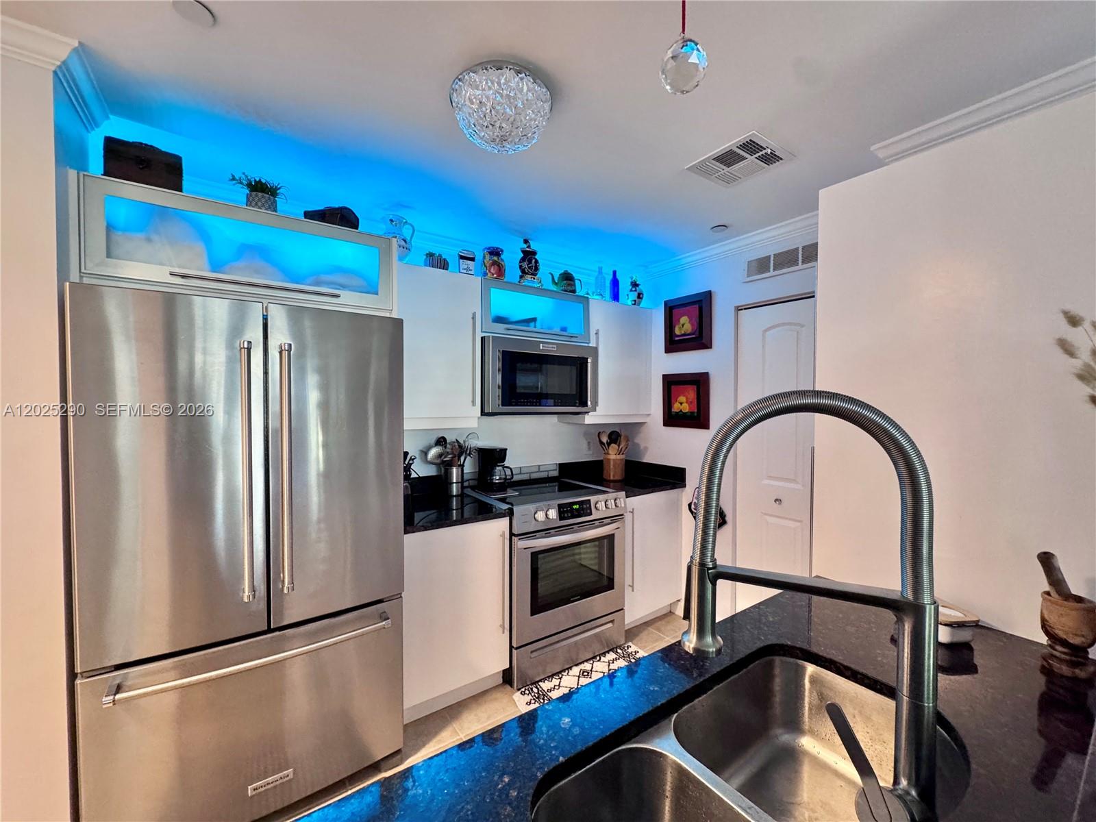 TOSCANO CONDO - Residential