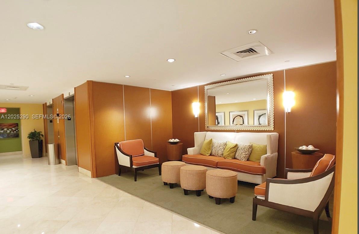 TOSCANO CONDO - Residential