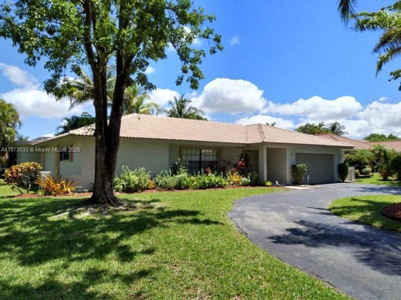 4/2.5 bedrooms single house in an excellent family neighborhood - Cypress Run in Coral Springs. It has big rooms, a split layout, a big-screened patio, and a large pool and canal. Great kitchen with wood cabinets, granite counters & backsplash, stainless steel appliances, snack bar opens to the family room, breakfast nook has the pool & water views, vaulted ceilings, and accordion Hurricane Shutters. All rooms around the house with laminate floors. "A" rated schools, near Sawgrass Expwy, parks, restaurants, and shopping plazas. Lawn and pool services are not included; fast move-in, and no HOA approval is needed.
