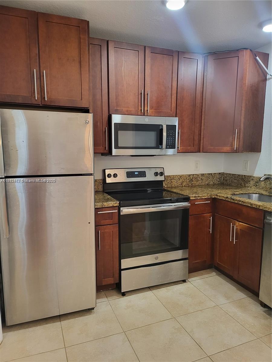RITZ ROYAL PALM CONDO - Residential Lease