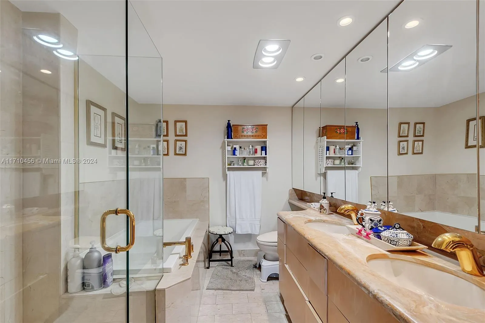 Miami, Florida 33133, United States, 2 Bedrooms Bedrooms, ,2 BathroomsBathrooms,Residential,Pending,26041