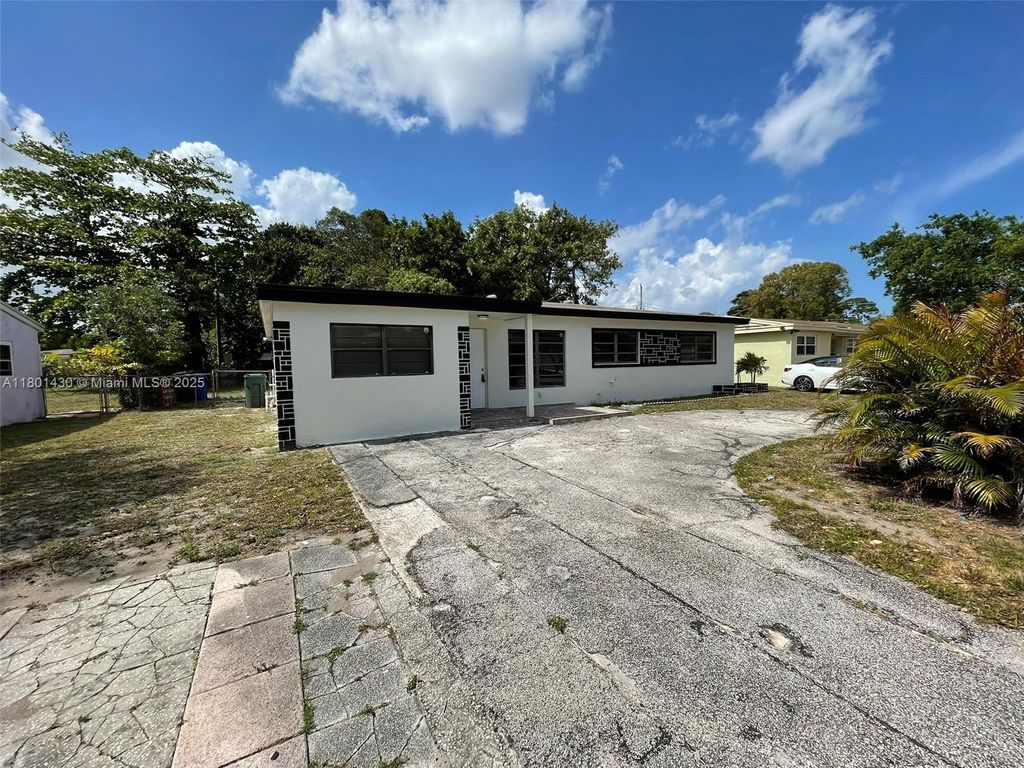 Photo of 941 Arizona Ave, Fort Lauderdale, FL 33312 (MLS # A11801430)