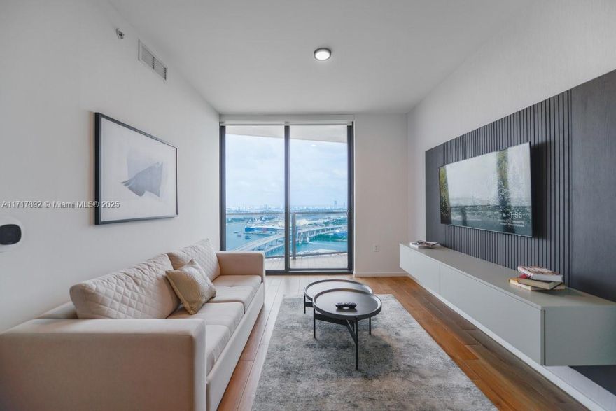 Welcome to this beautiful and amazing view of Biscayne Bay, 1 bed / 1 bath with unobstructed views, luxury amenities and a preferential location in Downtown Miami. Fully furnished, where you will only have to bring your personal belongings. I present to you THE ELSER Luxurious features include 9+ foot ceillings, quartz countertops, and elegant porcelain wood-grain title flooring. the kitchen boasts sophisticated Italkraft cabinets, while fully built-out closets offer ample storage. Modern bathrooms with frameless glass showers. Few minutes to South Beach, Brickell, Airport and I95. Pools area, picnic area, Business Center, Beach Service, Bar, Gym and others. Pets allowed, long or SHORT TERM RENTAL allowed. Contact the listing Agent