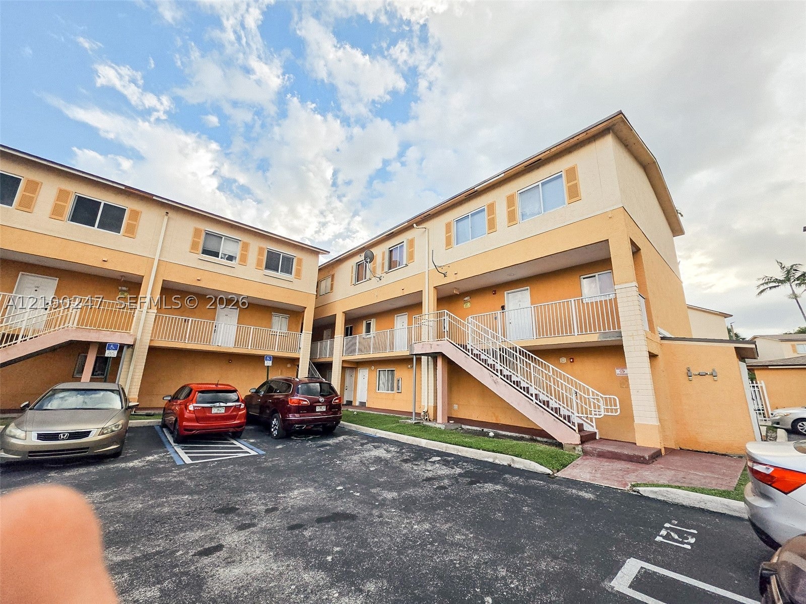 6235 Kendale Lakes Cir 236