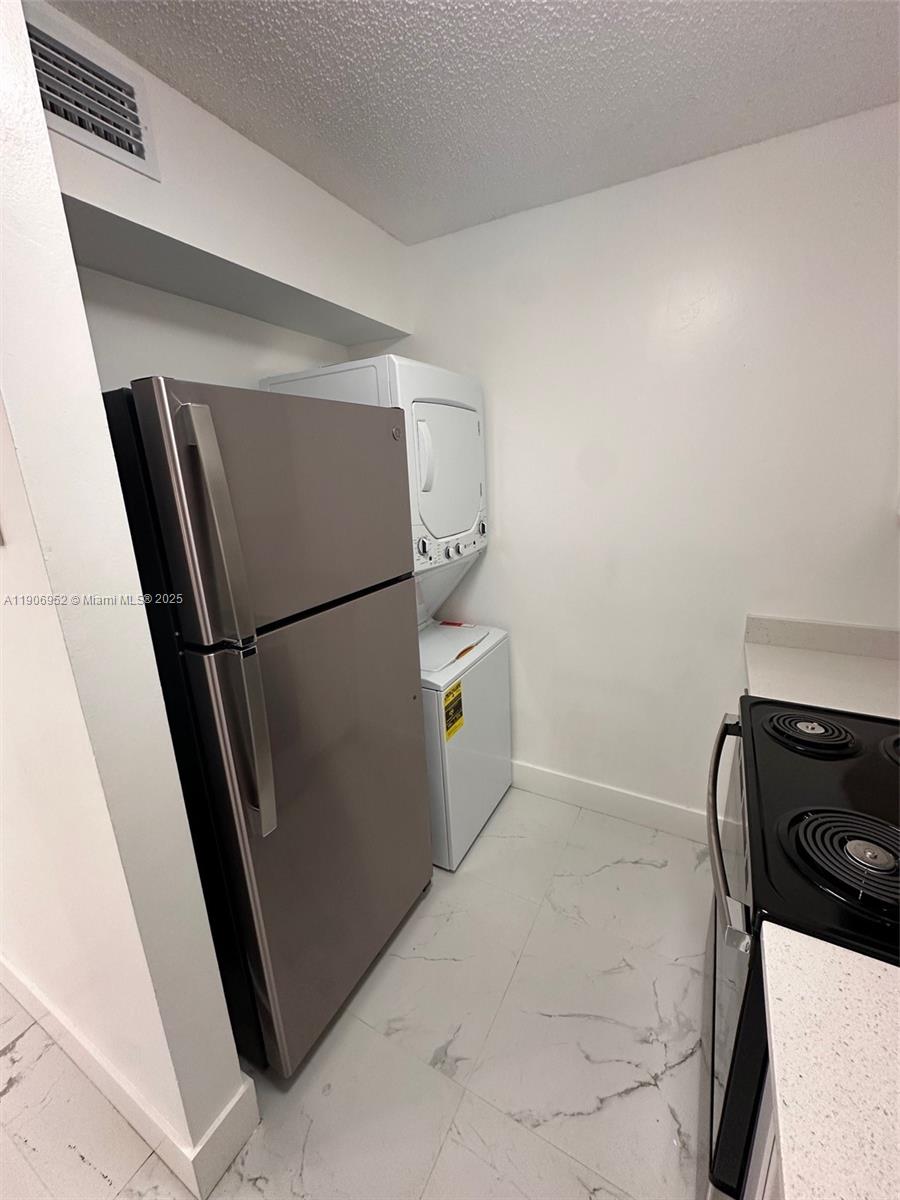 LAKEWOOD VILLAGE - Residential Lease