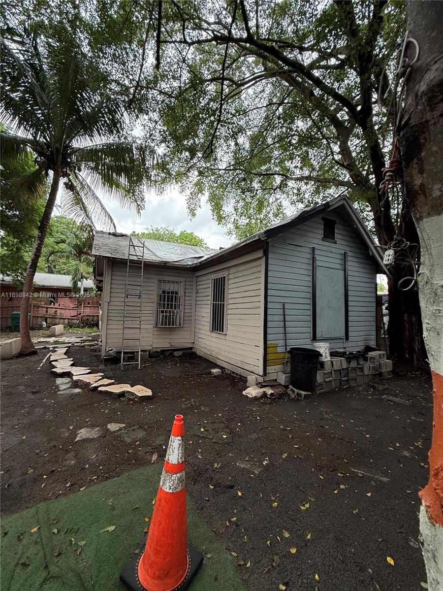 1361 NW 32nd St, Miami, FL, 33142/$675,000 4 1361 NW 32nd St