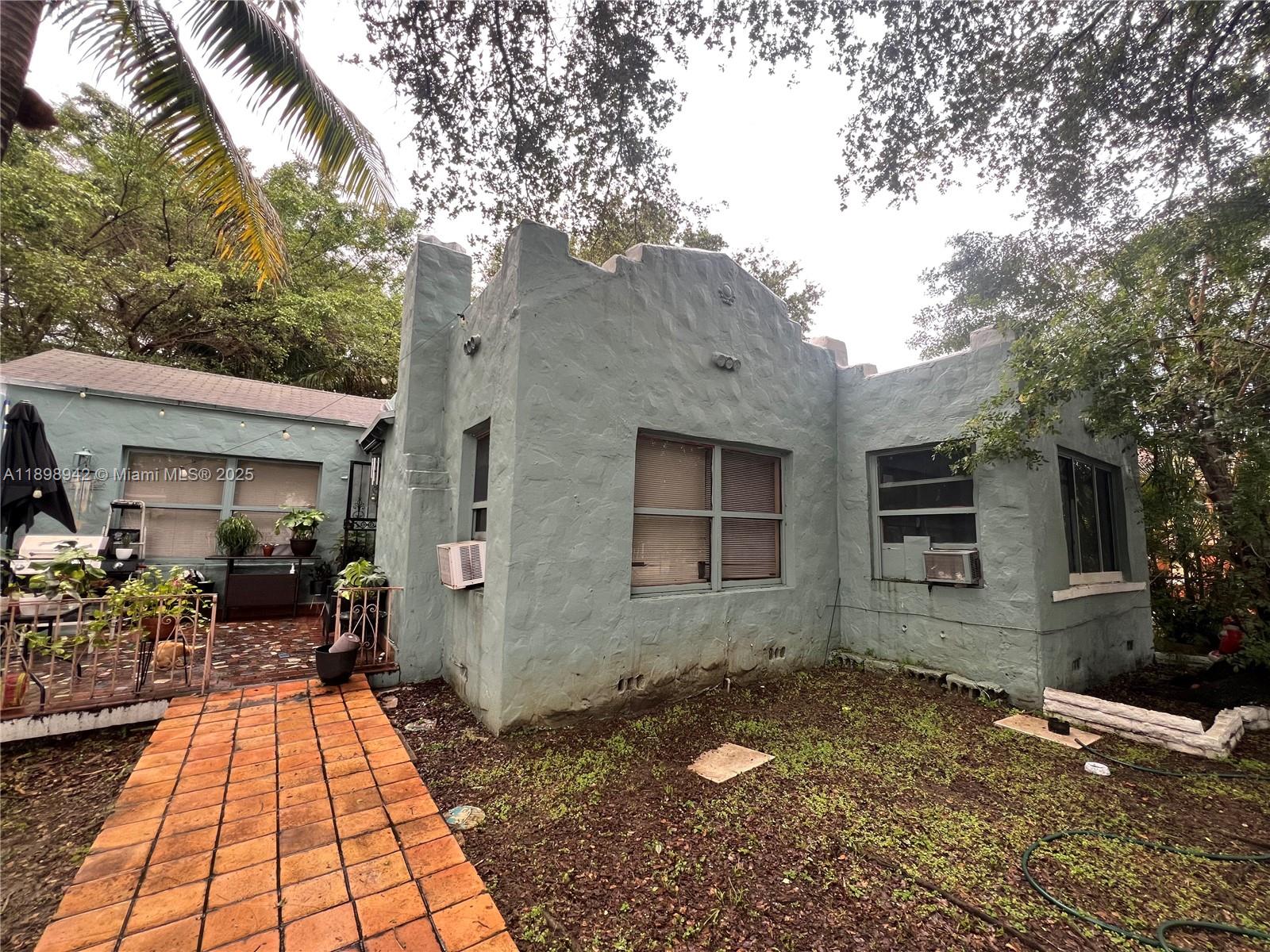 1361 NW 32nd St, Miami, FL, 33142/$675,000 2 1361 NW 32nd St