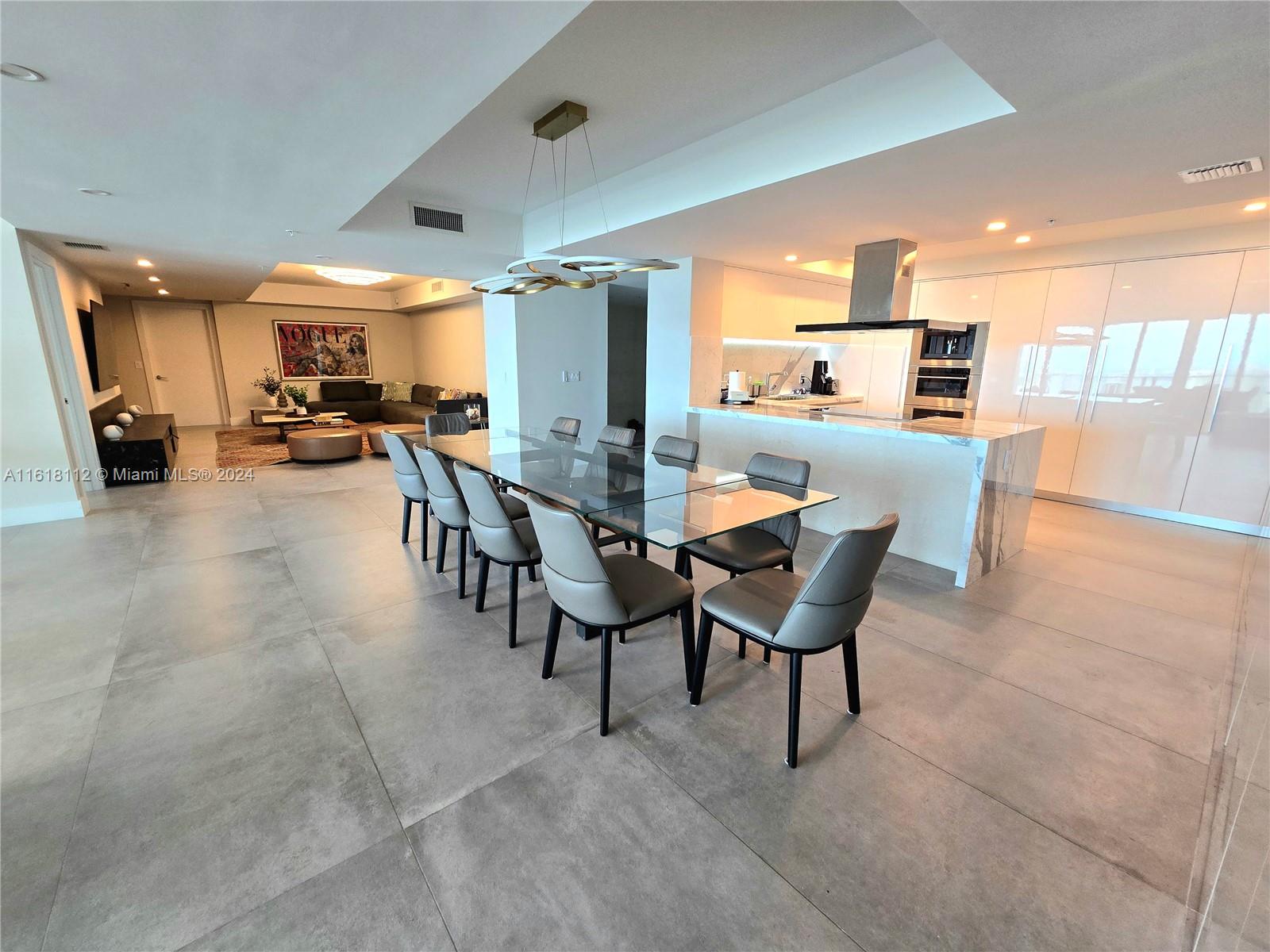 PARQUE TOWERS CONDO - Residential