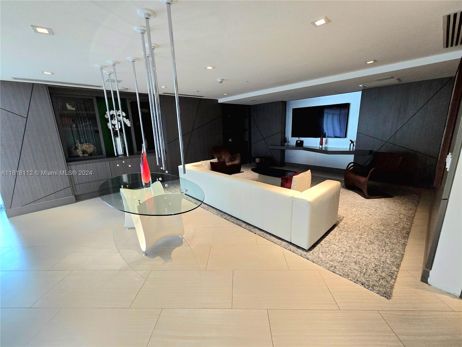 PARQUE TOWERS CONDO - Residential