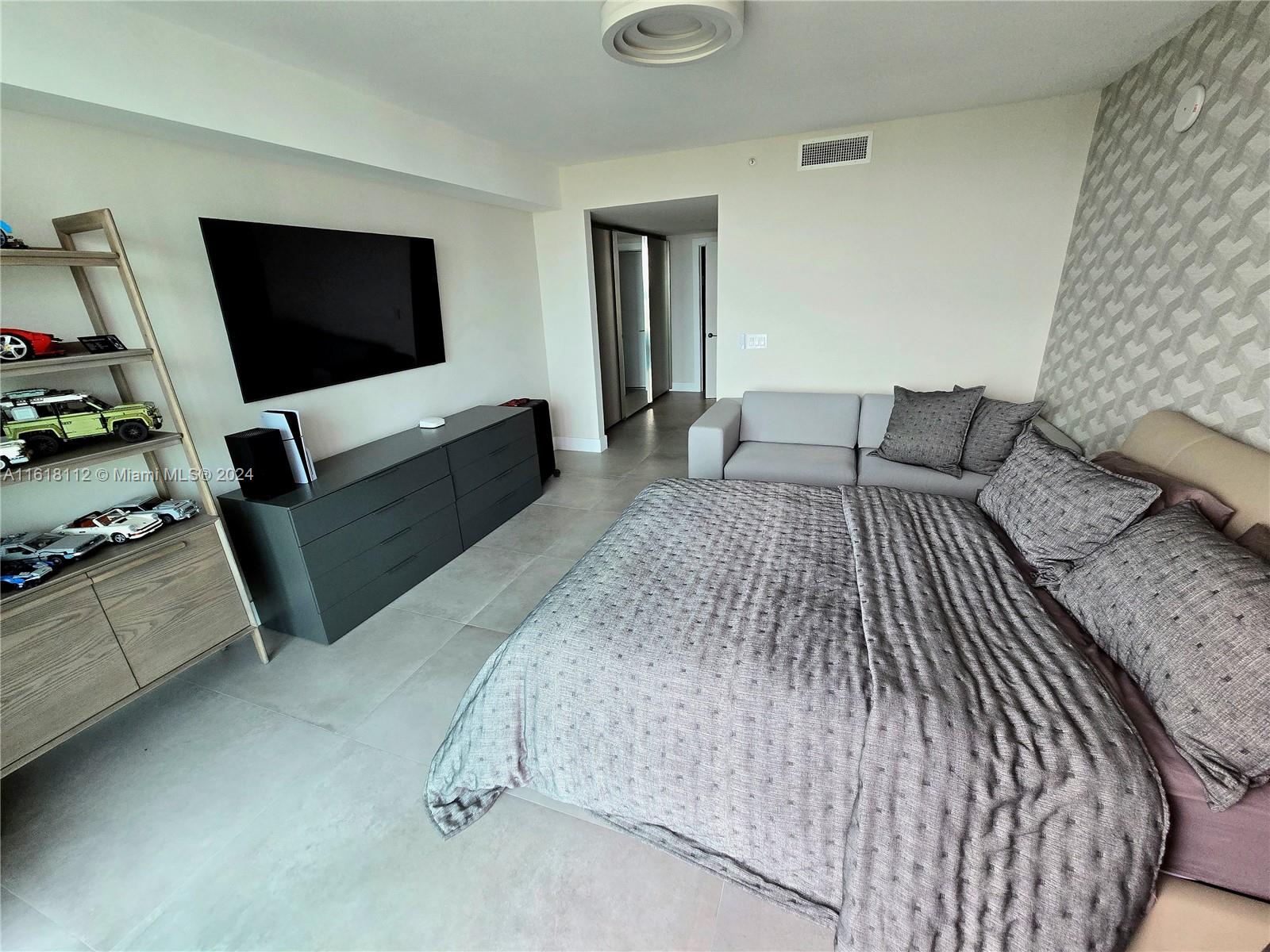 PARQUE TOWERS CONDO - Residential