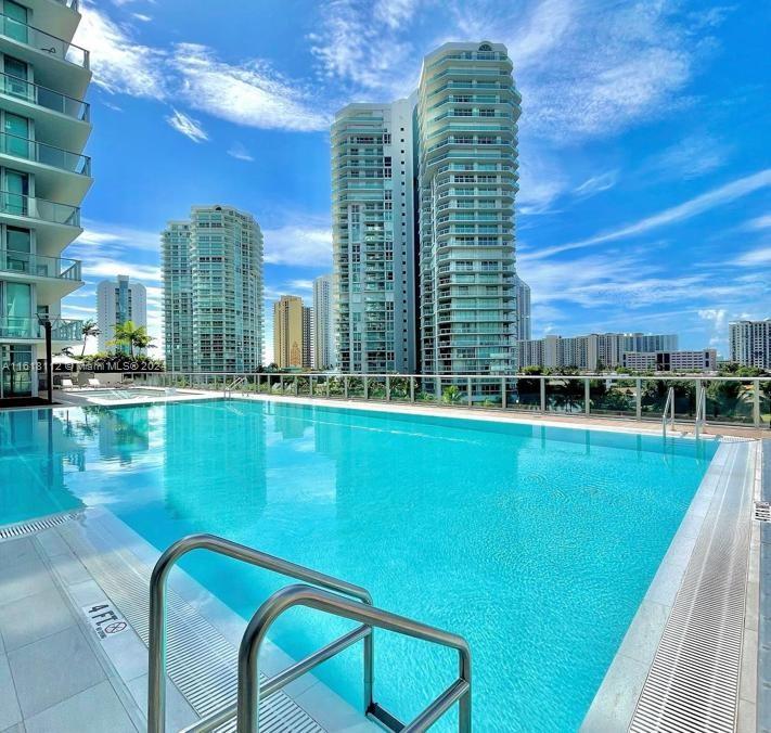 PARQUE TOWERS CONDO - Residential
