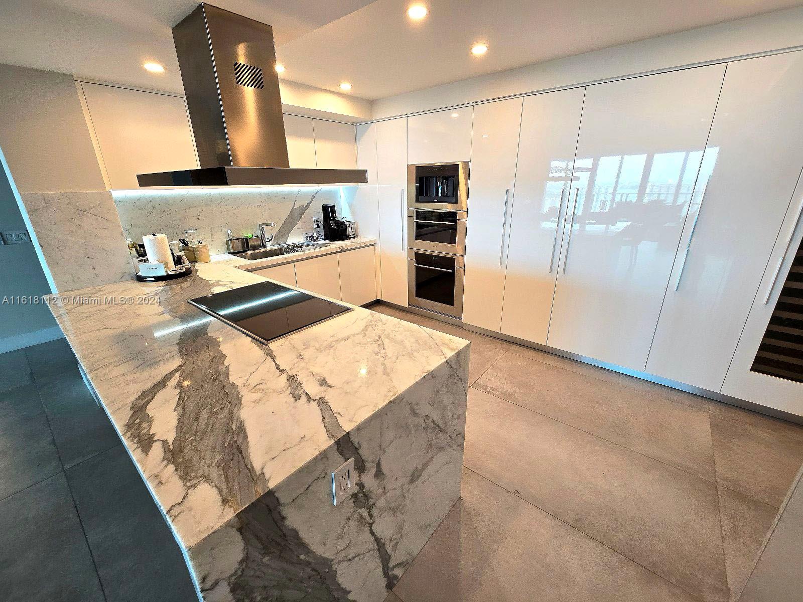 PARQUE TOWERS CONDO - Residential