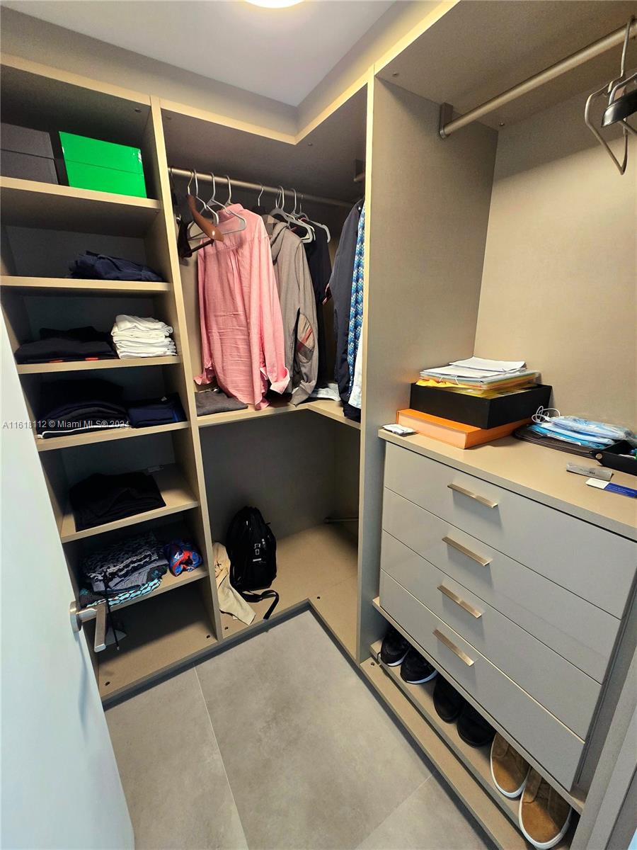 PARQUE TOWERS CONDO - Residential