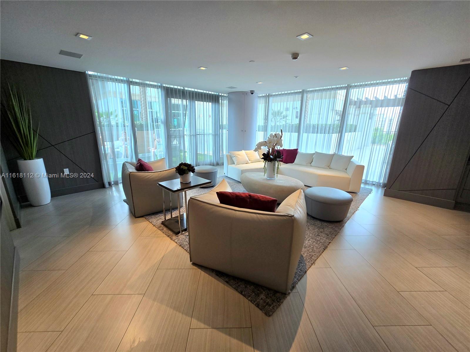 PARQUE TOWERS CONDO - Residential