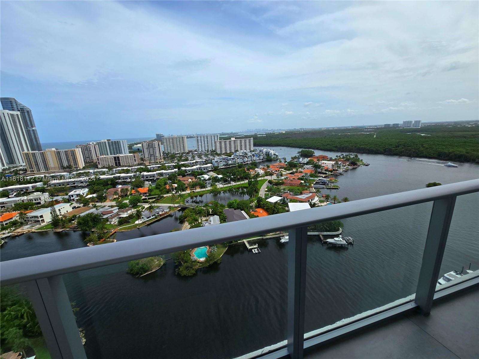 PARQUE TOWERS CONDO - Residential