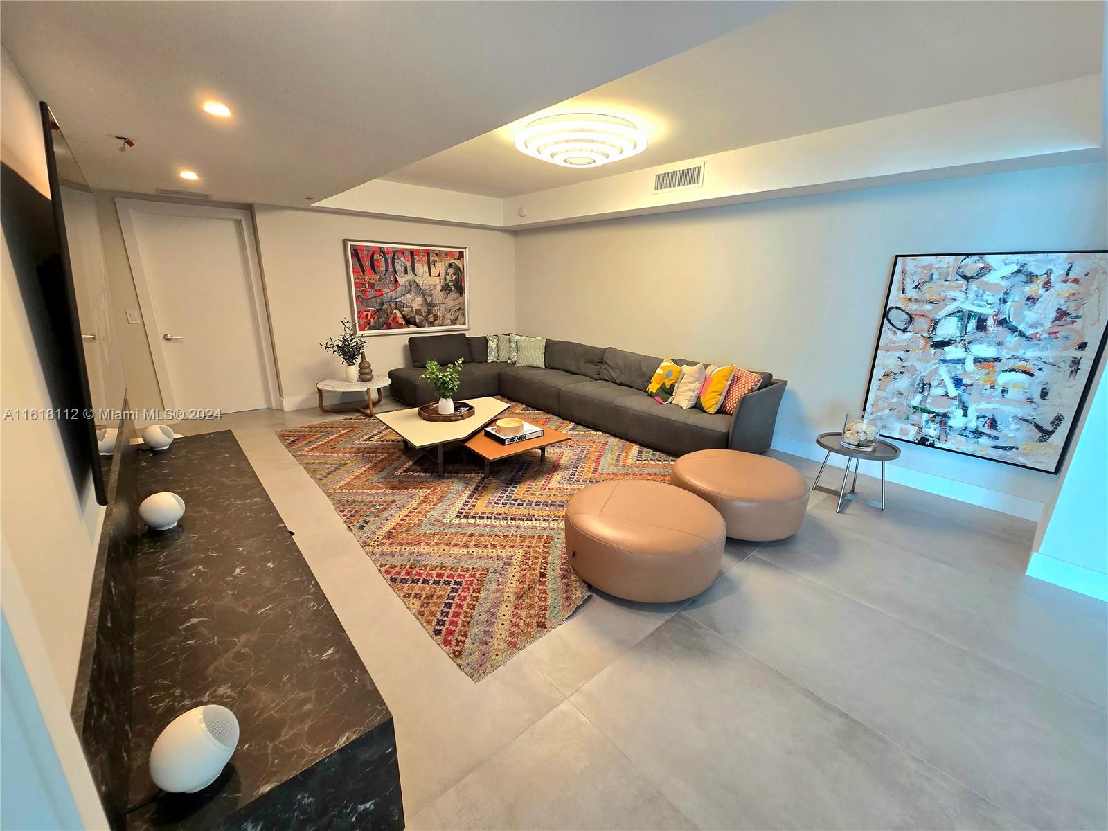 PARQUE TOWERS CONDO - Residential