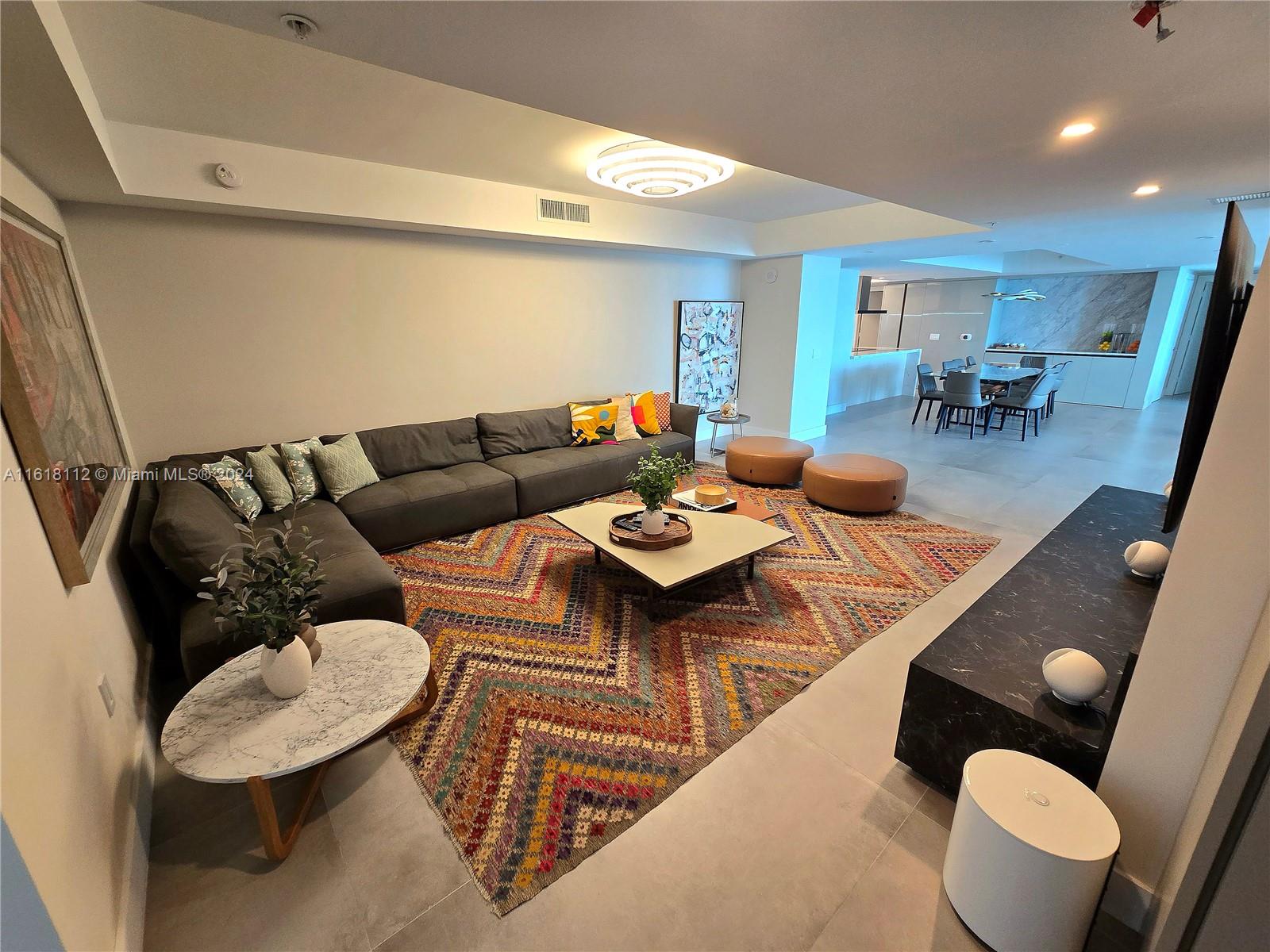 PARQUE TOWERS CONDO - Residential