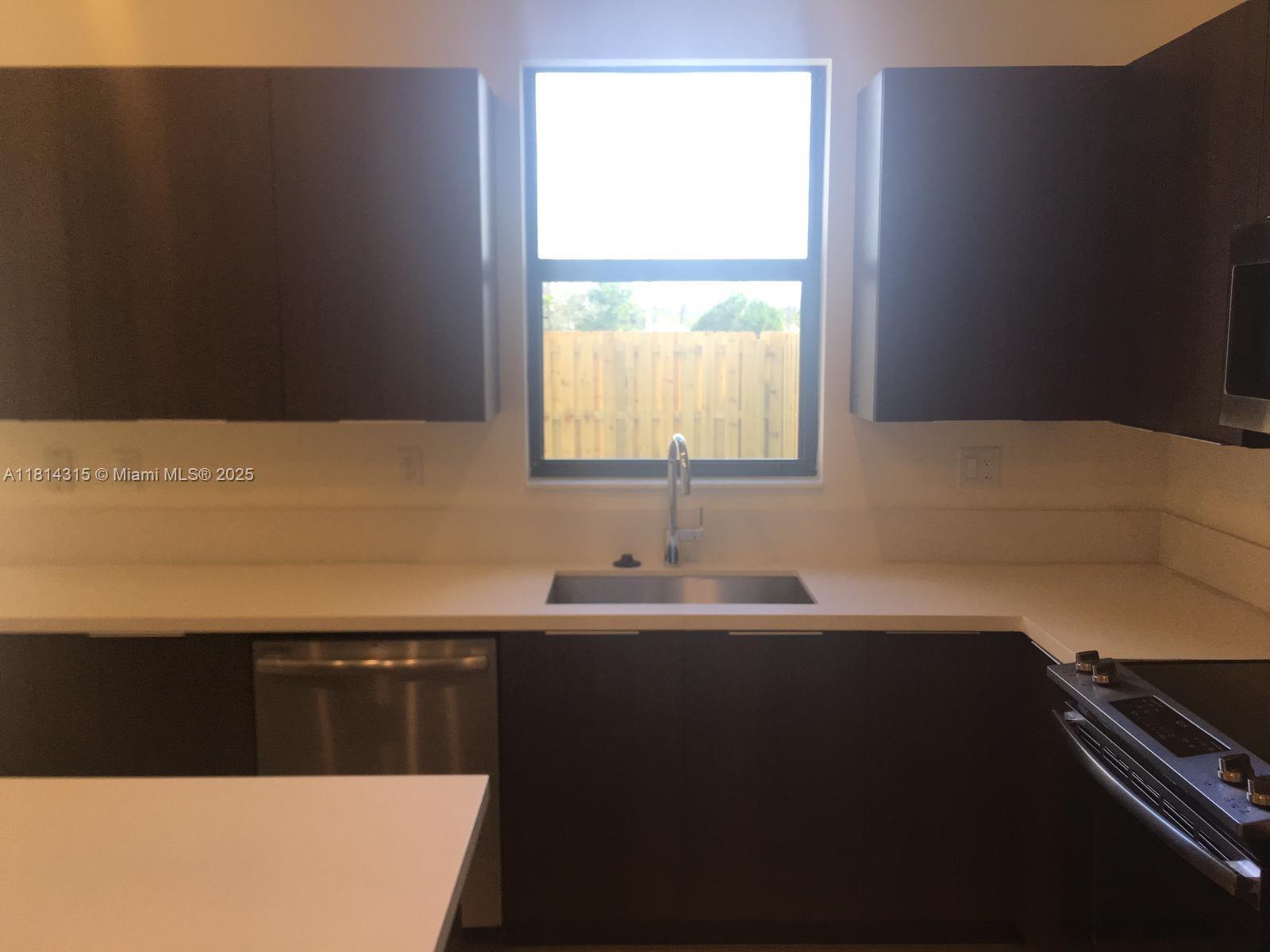 GRAND BAY SOUTH TOWNHOMES - Residential Lease