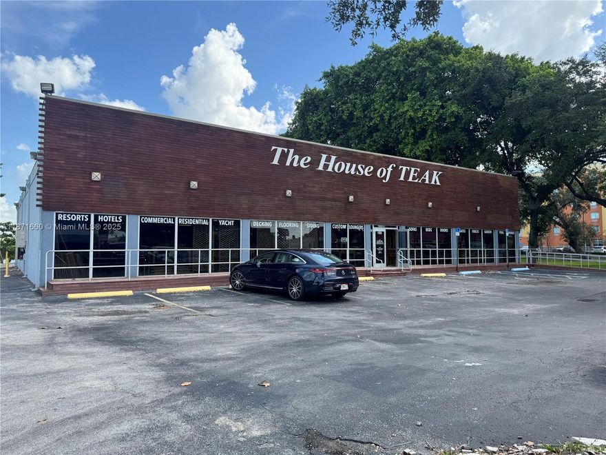 Prime Opportunity! Located just off I-95 and minutes from Fort Lauderdale-Hollywood International Airport, this ±2,200 SF industrial bay is ideal for a variety of light industrial, warehouse, or service-based uses. The space offers a 17' clear ceiling height, drive-in dock door, separate man door, private restroom, and ample on-site parking. Positioned in a well-maintained multi-tenant building with excellent visibility on Stirling Road, this property provides unbeatable convenience and access in a prime Dania Beach location.