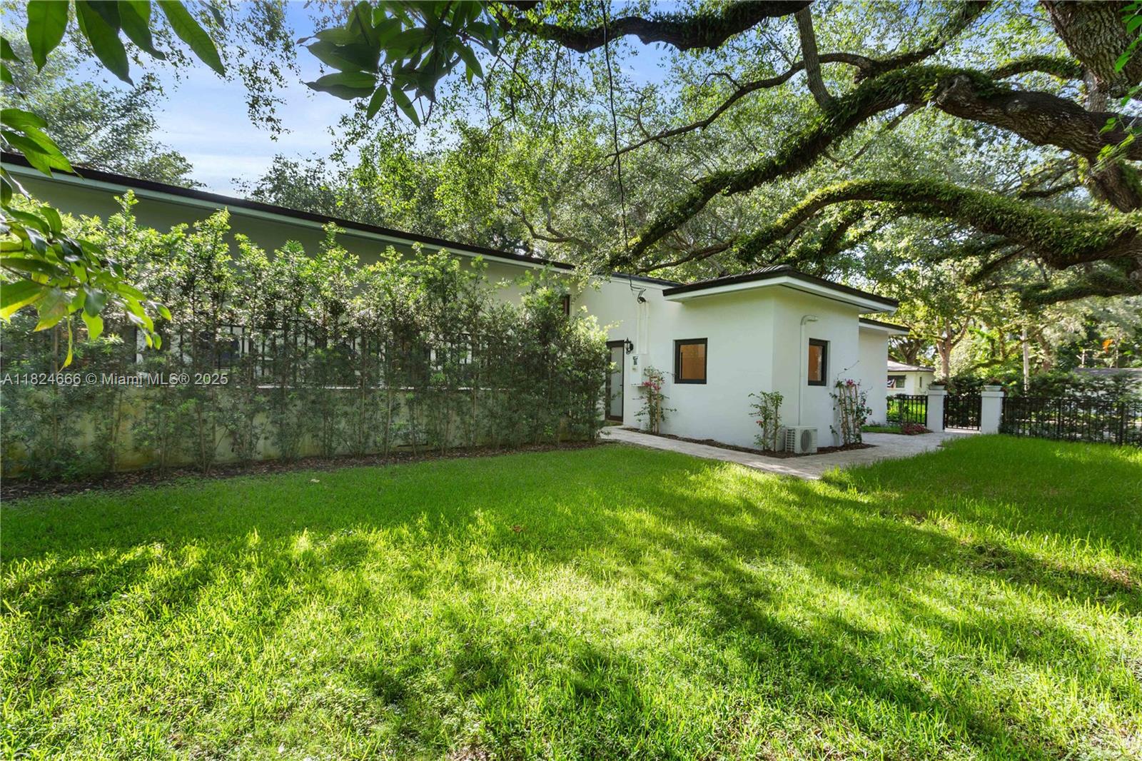 CORAL GABLES RIVIERA SEC - Residential
