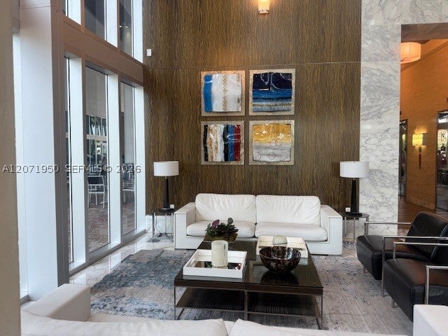 185 SW 7th St 3803