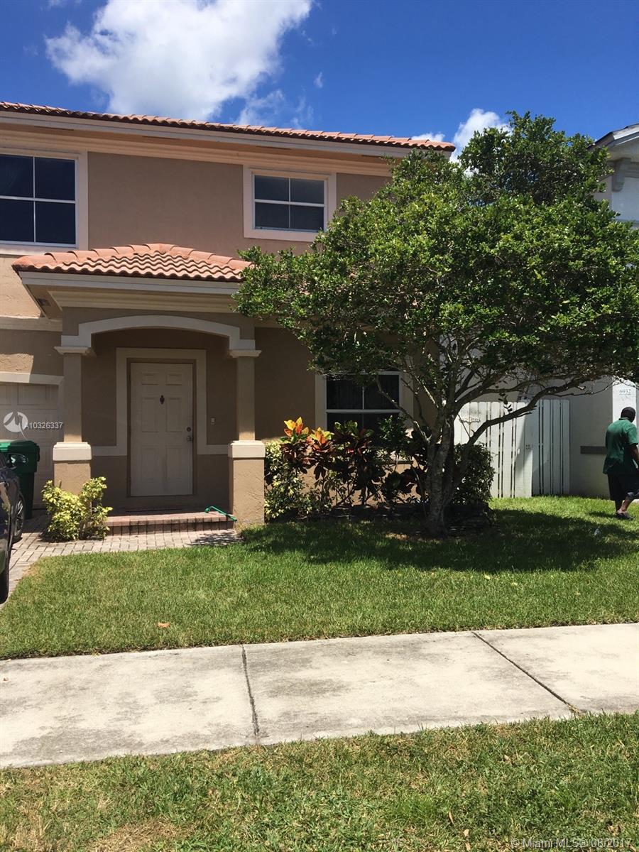 Beautiful 4 bedroom home in Davie. Volume ceilings and crown molding everywhere. Formal living room and dining room leads to completely redone state of the art kitchen and very comfortable family room. Master bedroom is huge with spa master bath. One bedroom has wall to ceiling bookcase made of solid wood that would be perfect for office or den. This home is perfect! You should see it, you won't be disappointed.