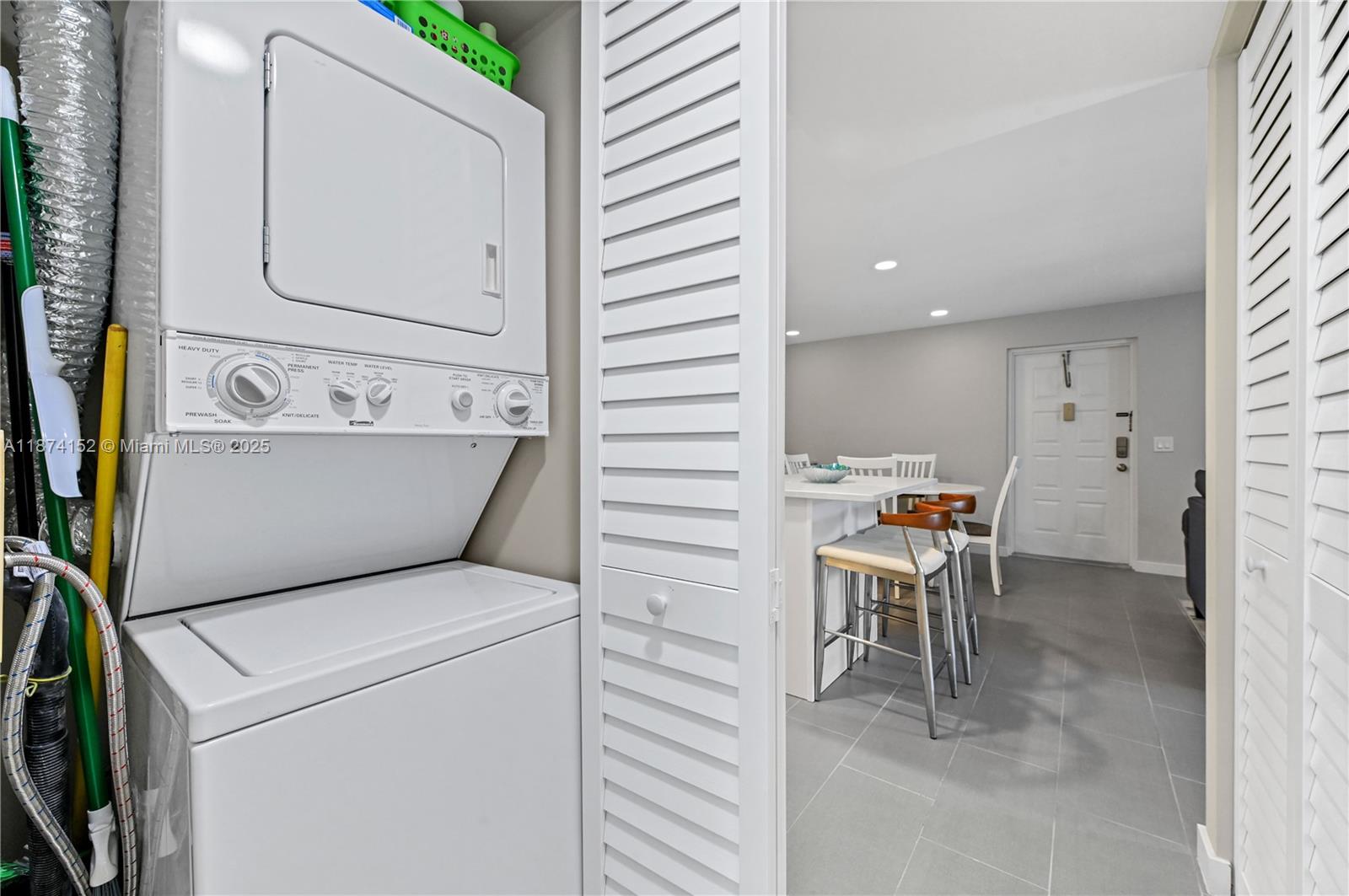 PINE RIDGE NORTH VILLAGE - Residential Lease