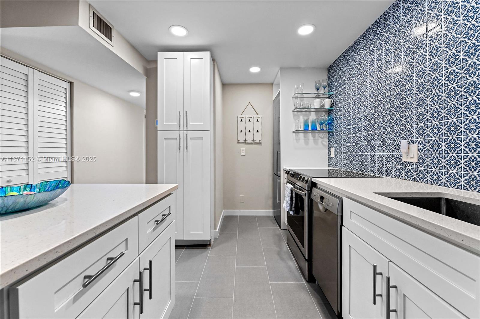 PINE RIDGE NORTH VILLAGE - Residential Lease
