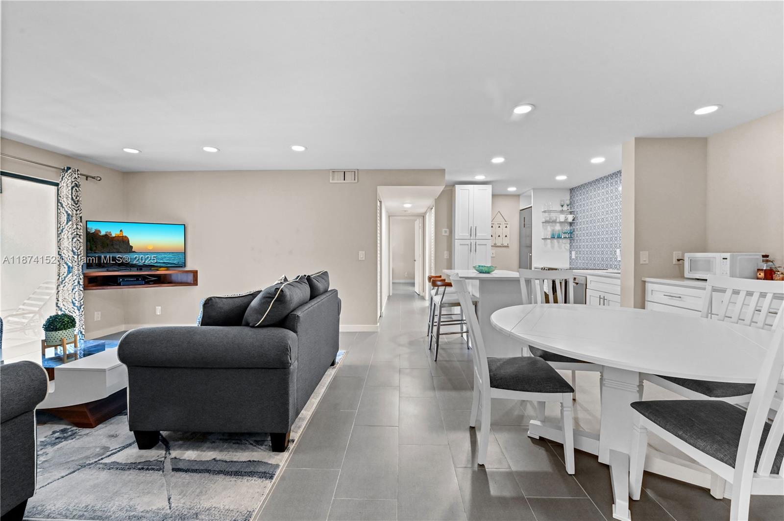 PINE RIDGE NORTH VILLAGE - Residential Lease