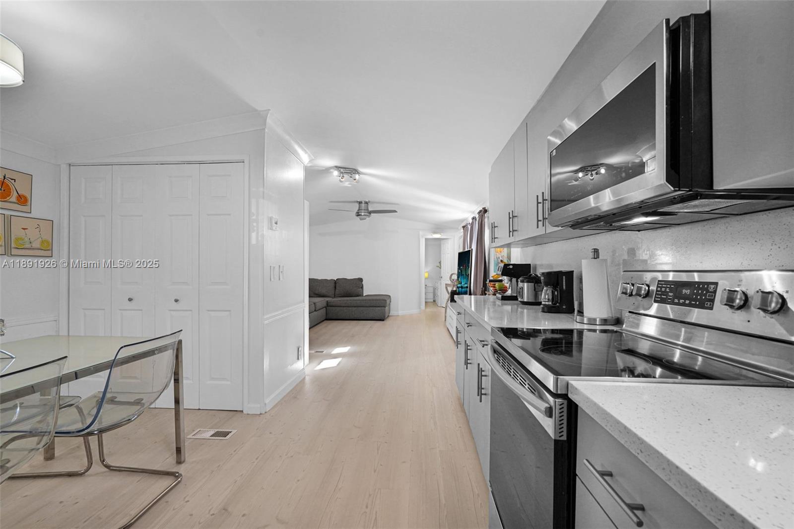 PALM GARDENS - Residential