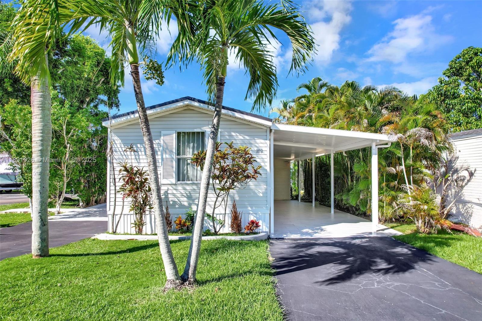 PALM GARDENS - Residential