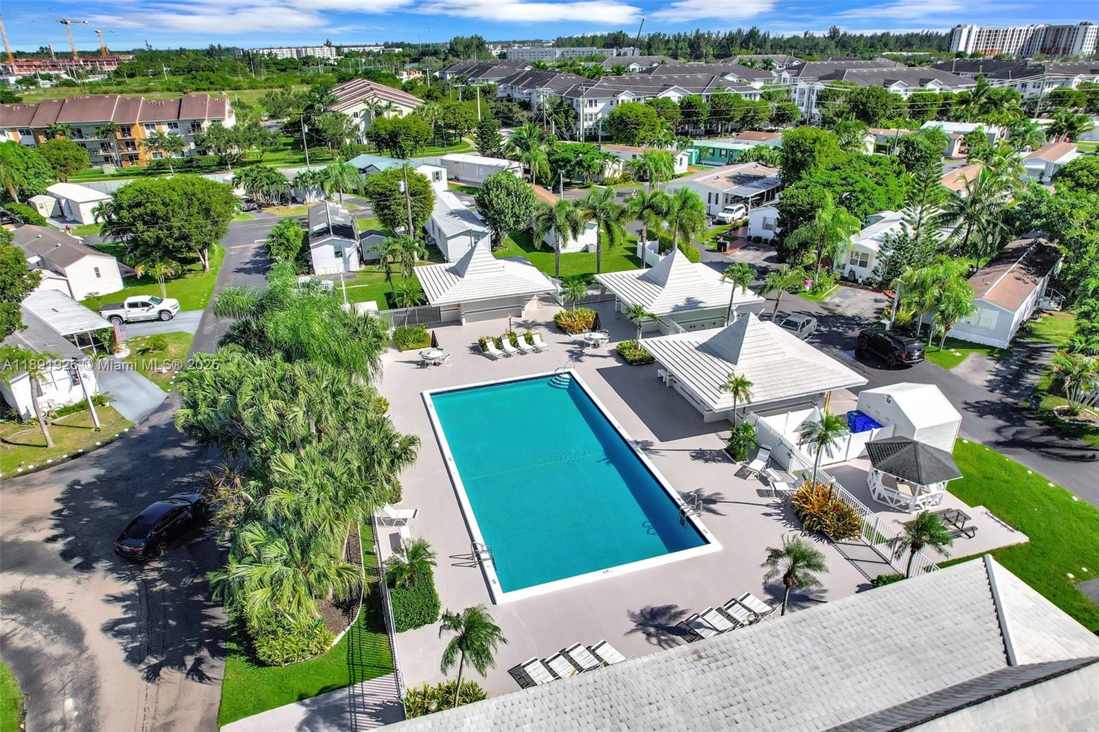 PALM GARDENS - Residential