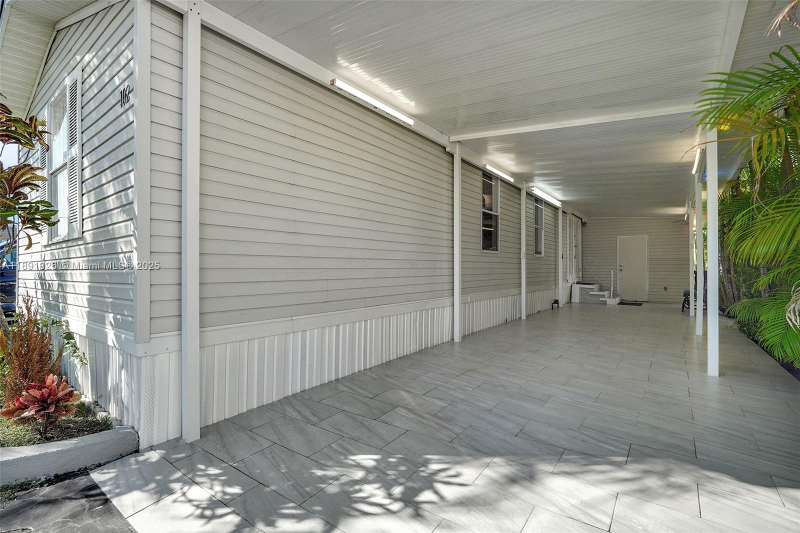 PALM GARDENS - Residential