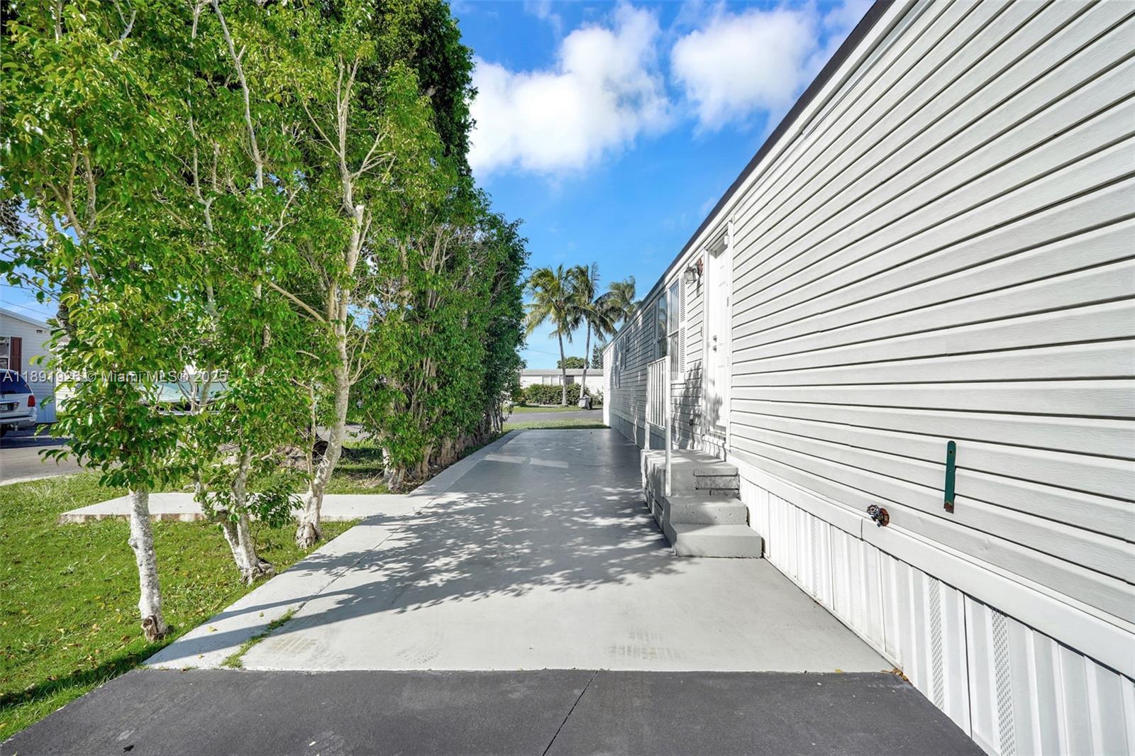 PALM GARDENS - Residential