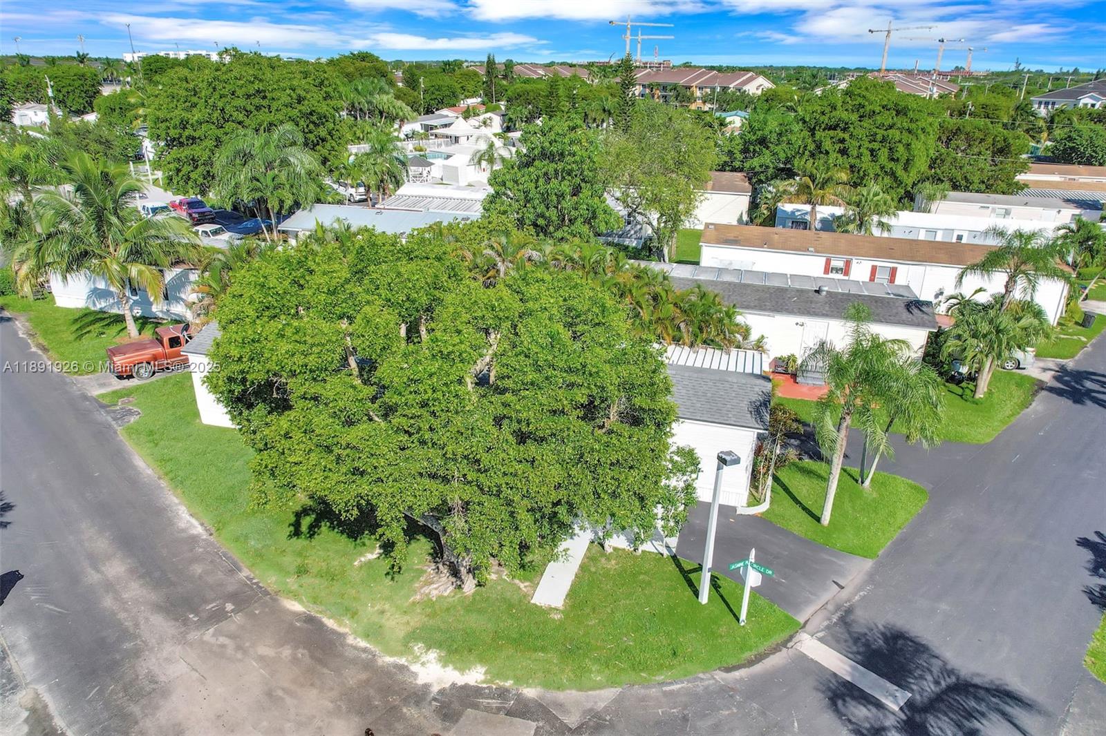 PALM GARDENS - Residential