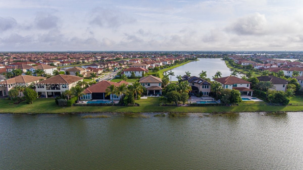 8725 Parkland Bay Dr