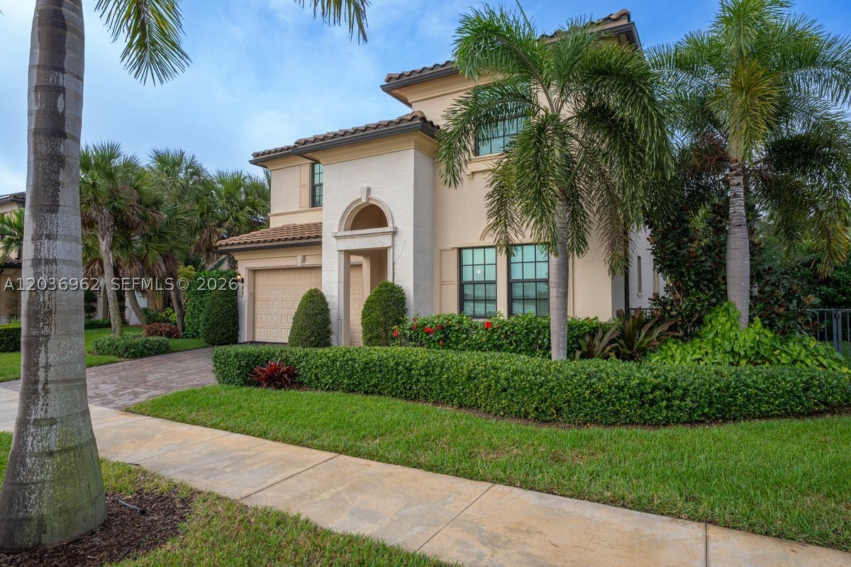 8725 Parkland Bay Dr