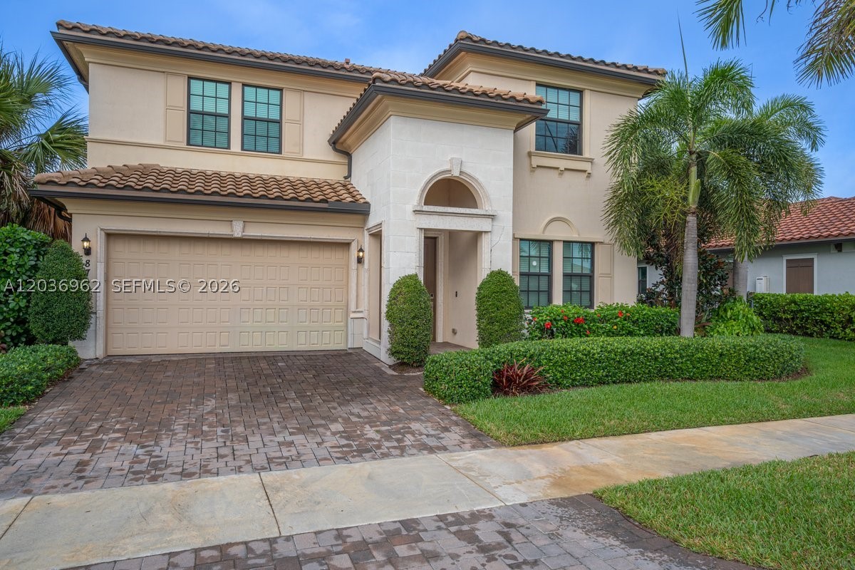 8725 Parkland Bay Dr