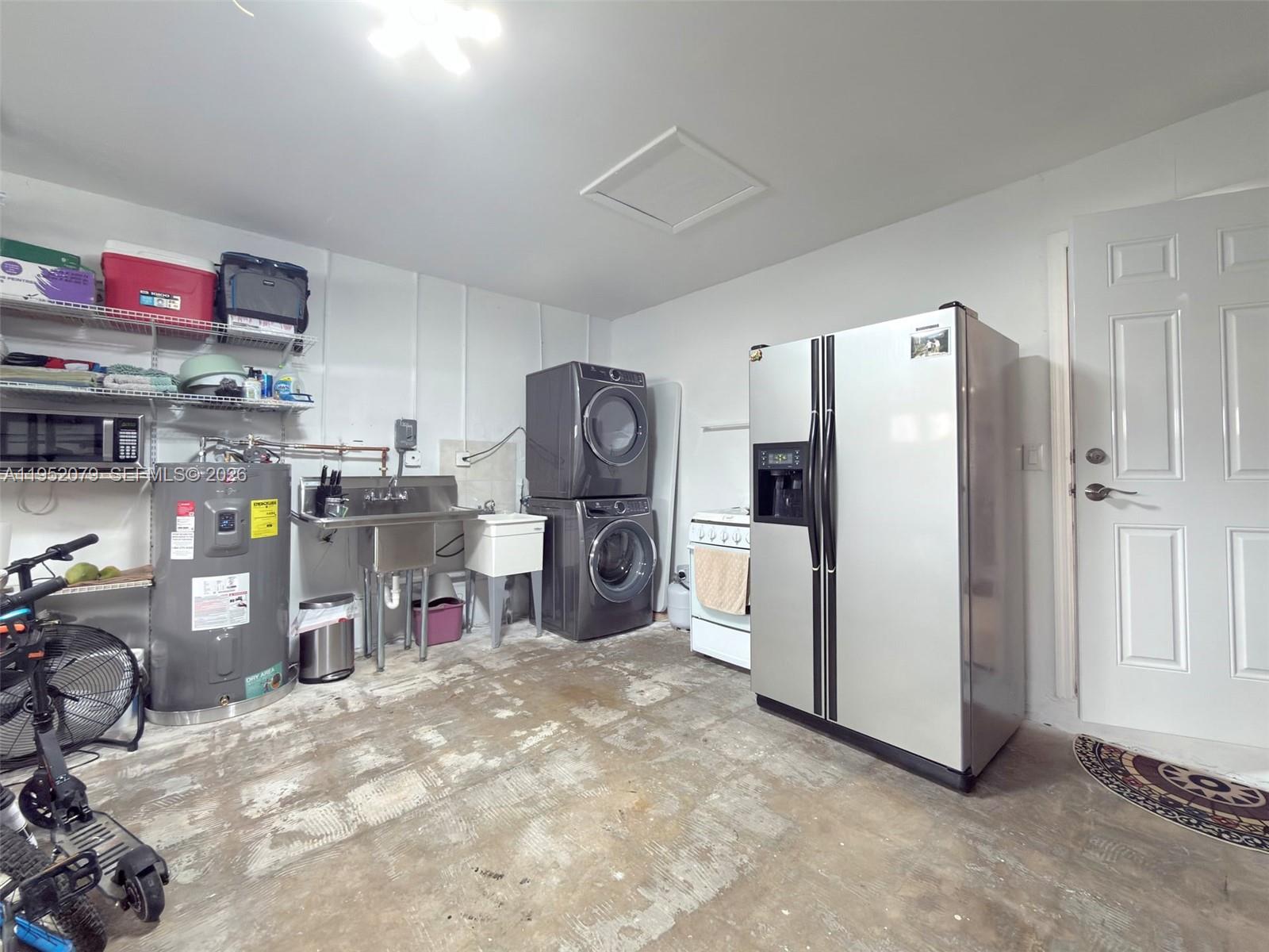 TAMIAMI LAKES SEC 4 - Residential