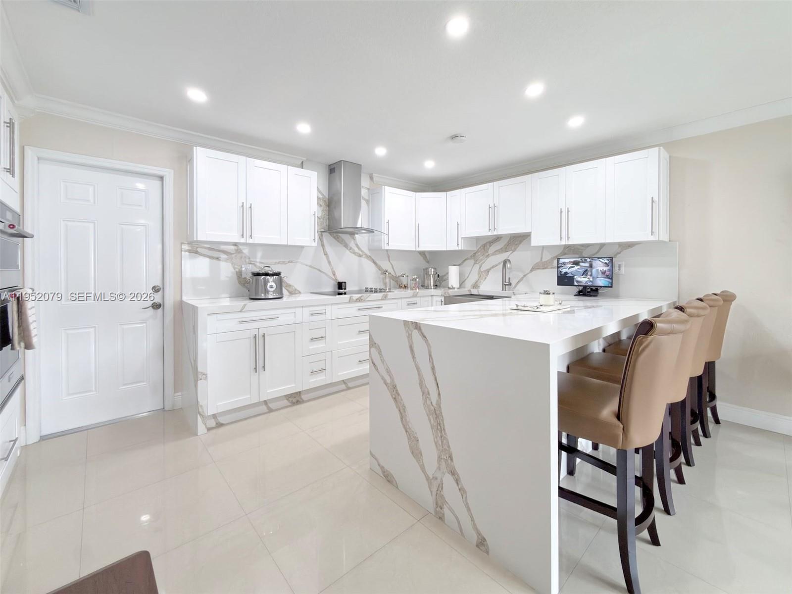 TAMIAMI LAKES SEC 4 - Residential