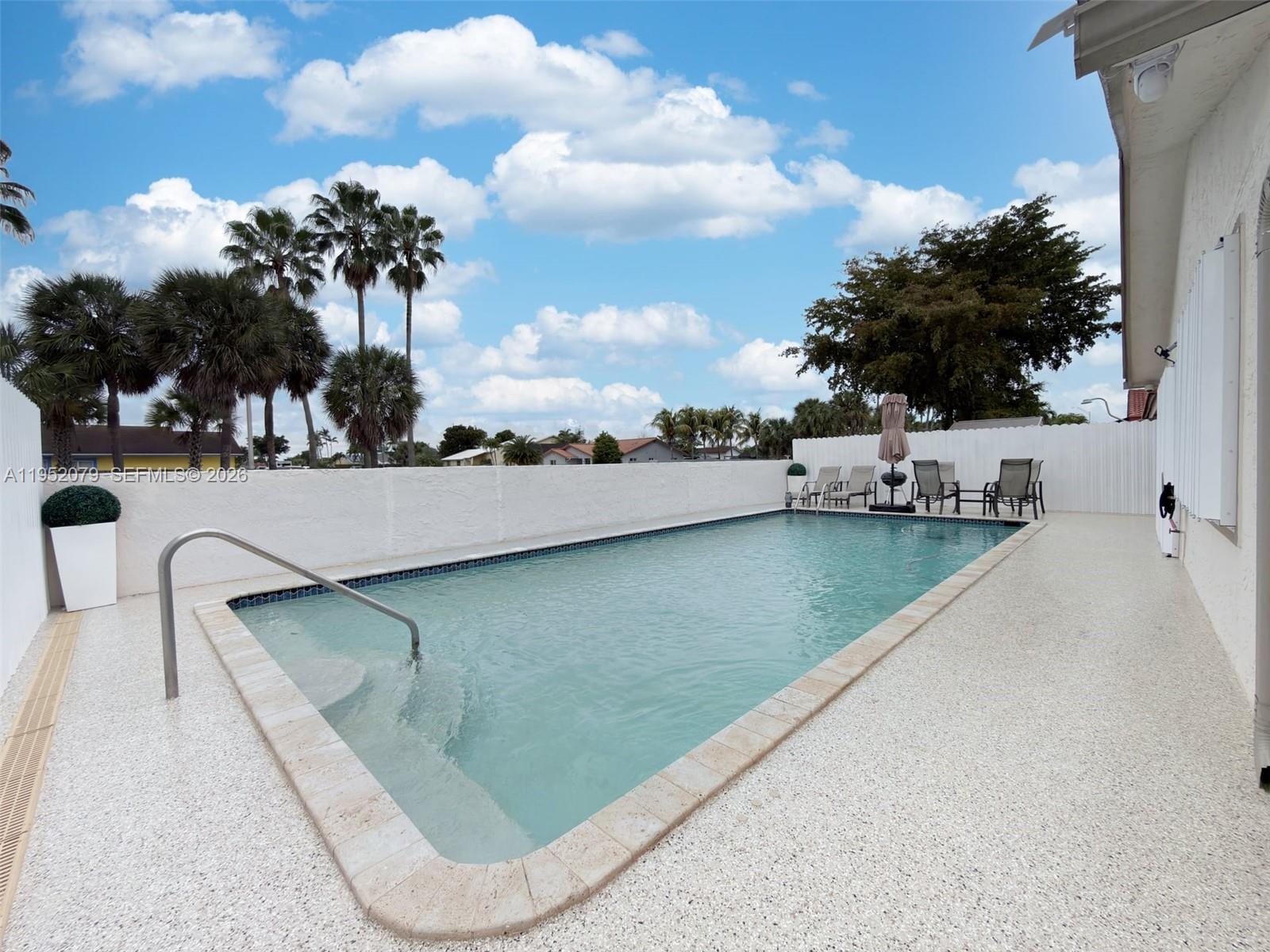 TAMIAMI LAKES SEC 4 - Residential