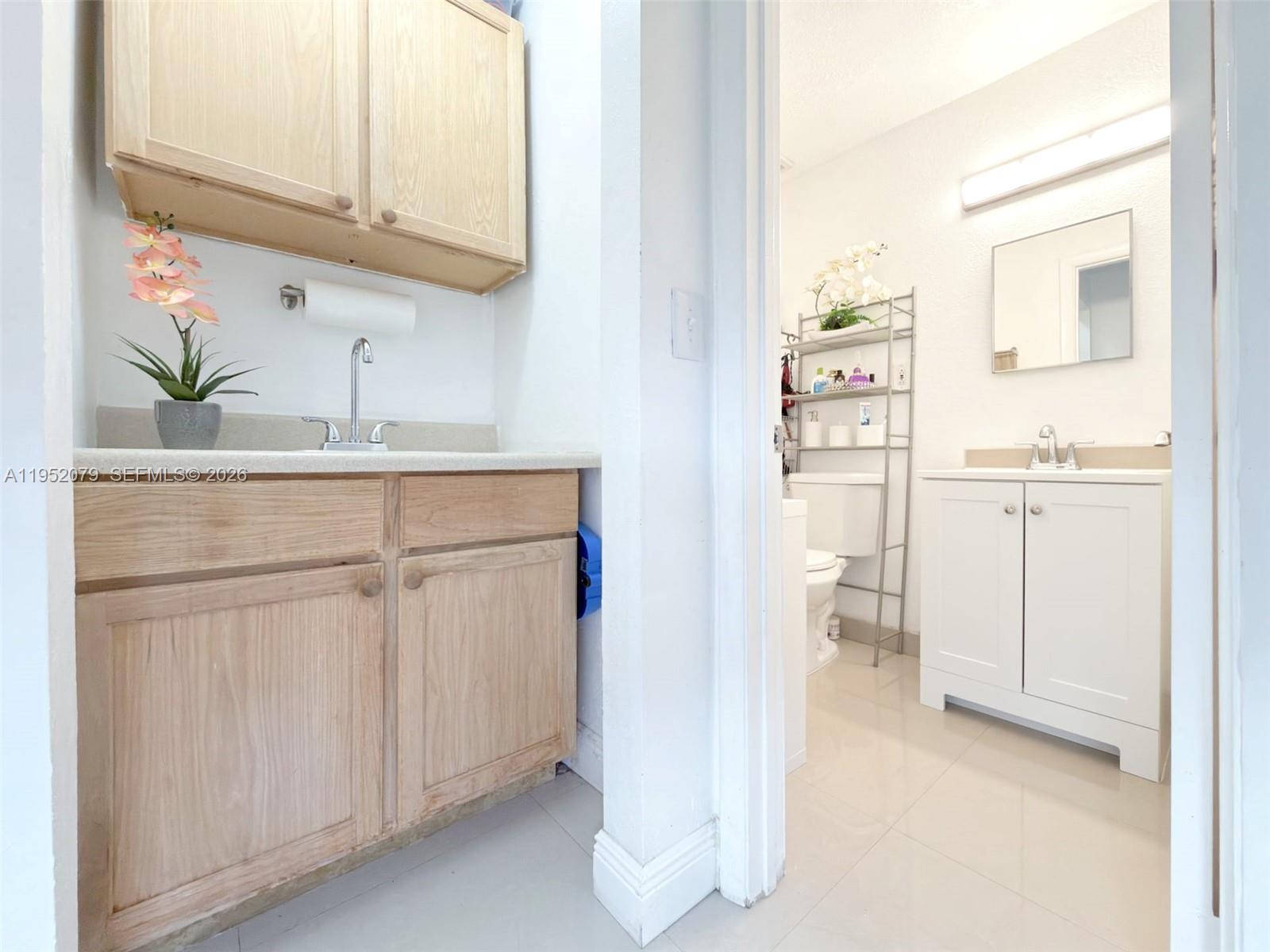 TAMIAMI LAKES SEC 4 - Residential