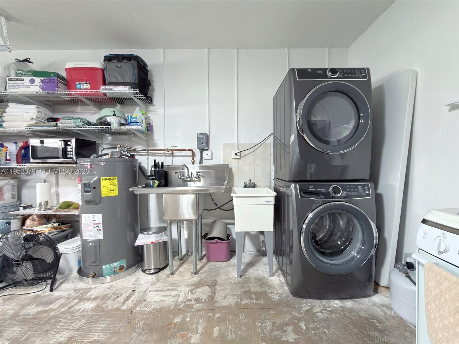 TAMIAMI LAKES SEC 4 - Residential