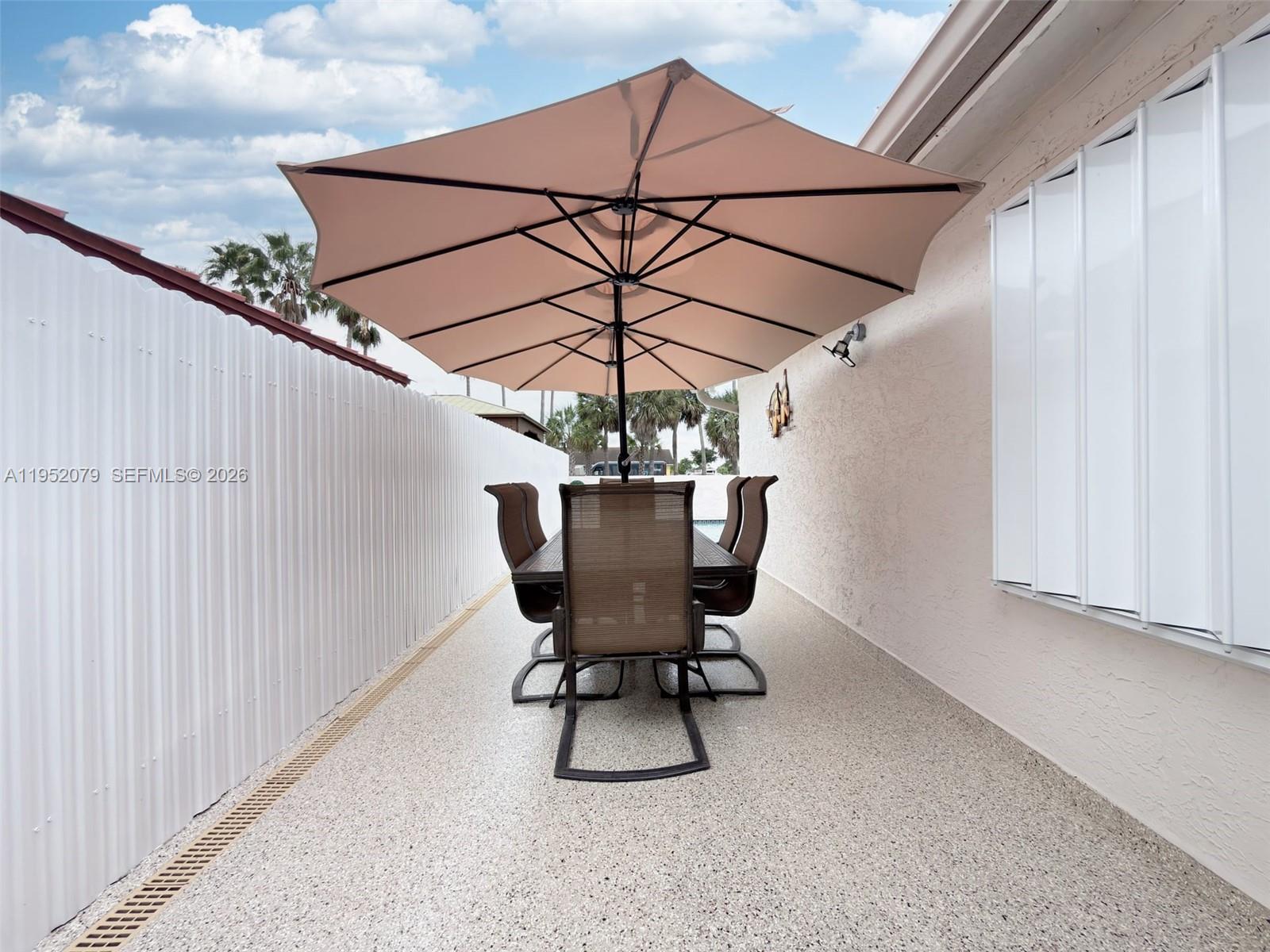 TAMIAMI LAKES SEC 4 - Residential