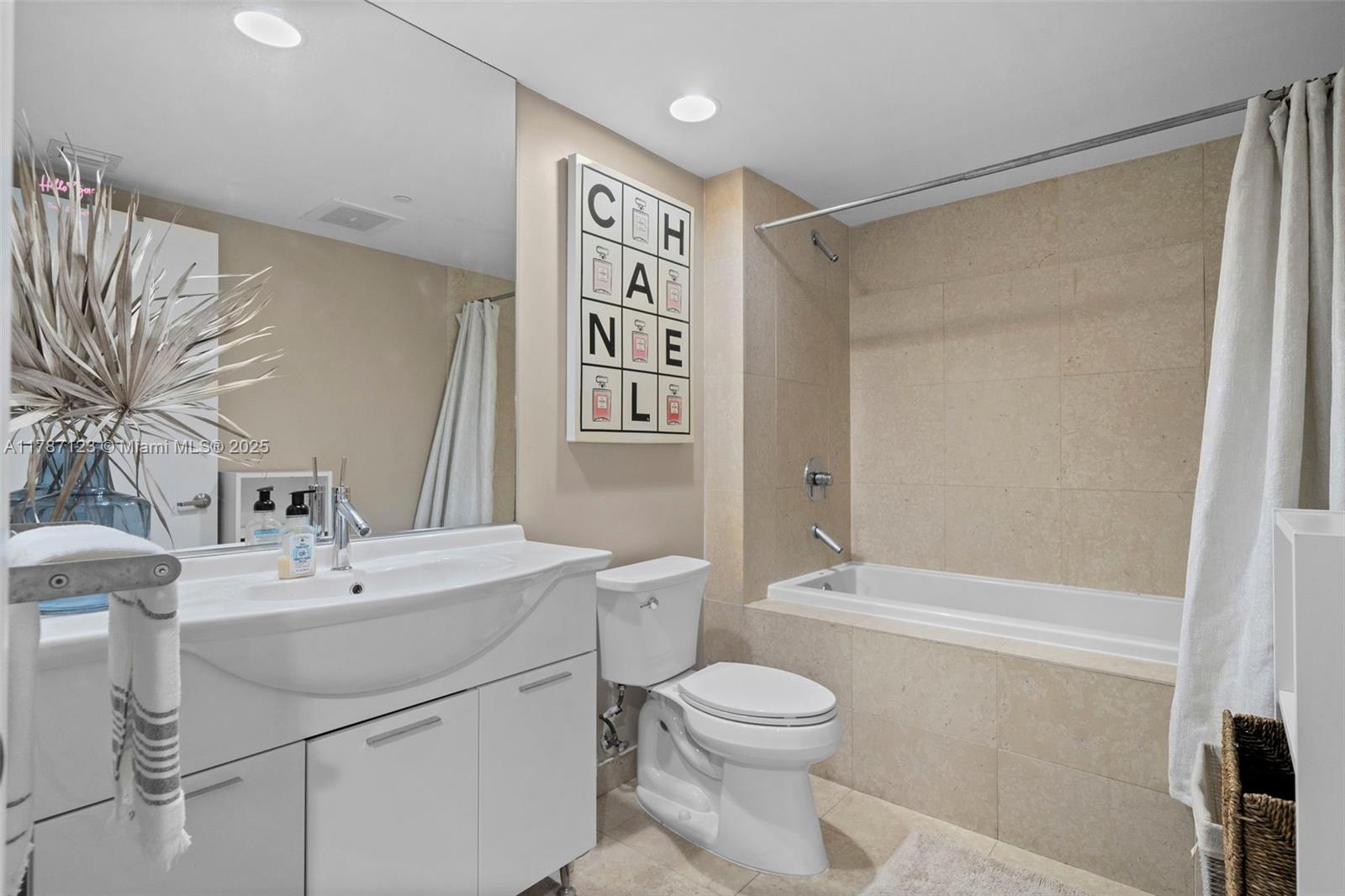 475 Brickell Ave 1810